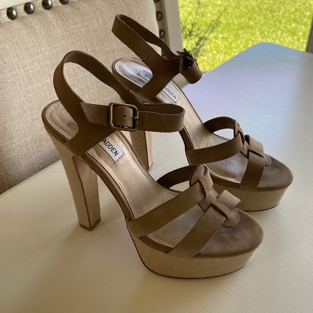 Steve Madden taupe platform heels